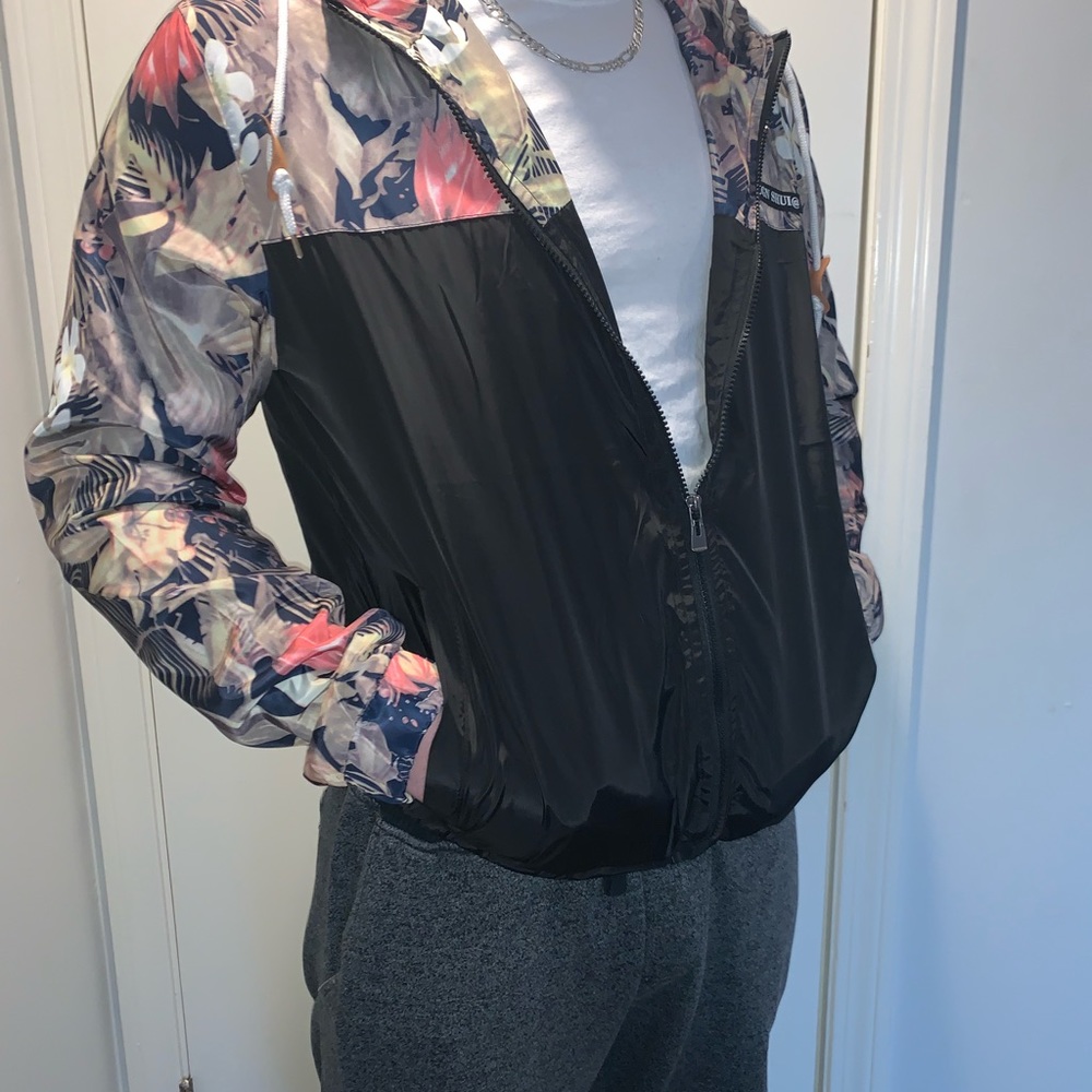 Qina Yugn Shui men’s wind breaker
